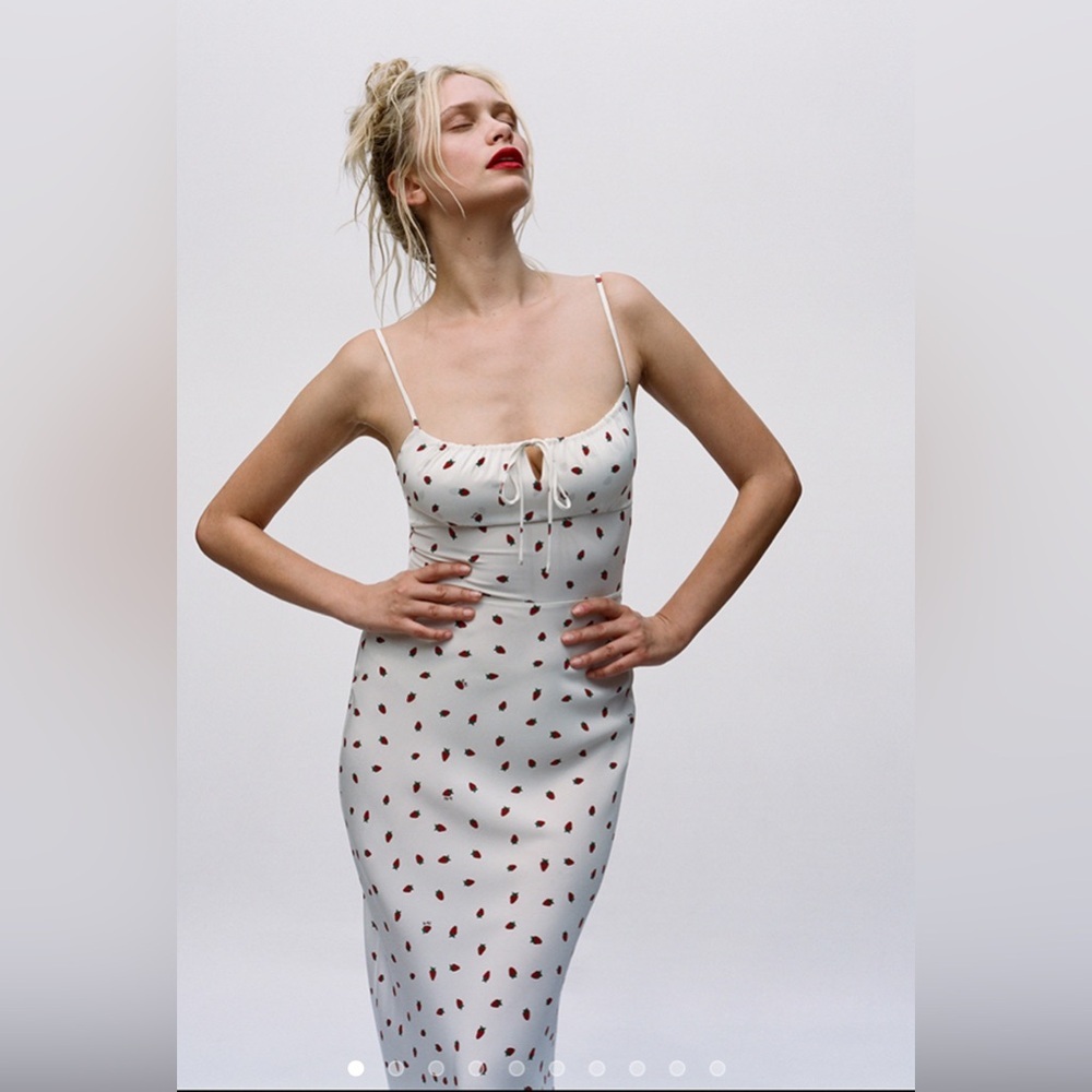 THE ALBA in White Strawberry Size Medium